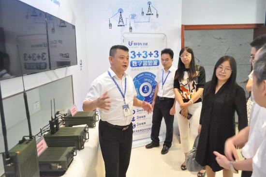國家工信部無線電管理局、福建省工信廳等領(lǐng)導一行蒞臨北峰通信參觀指導